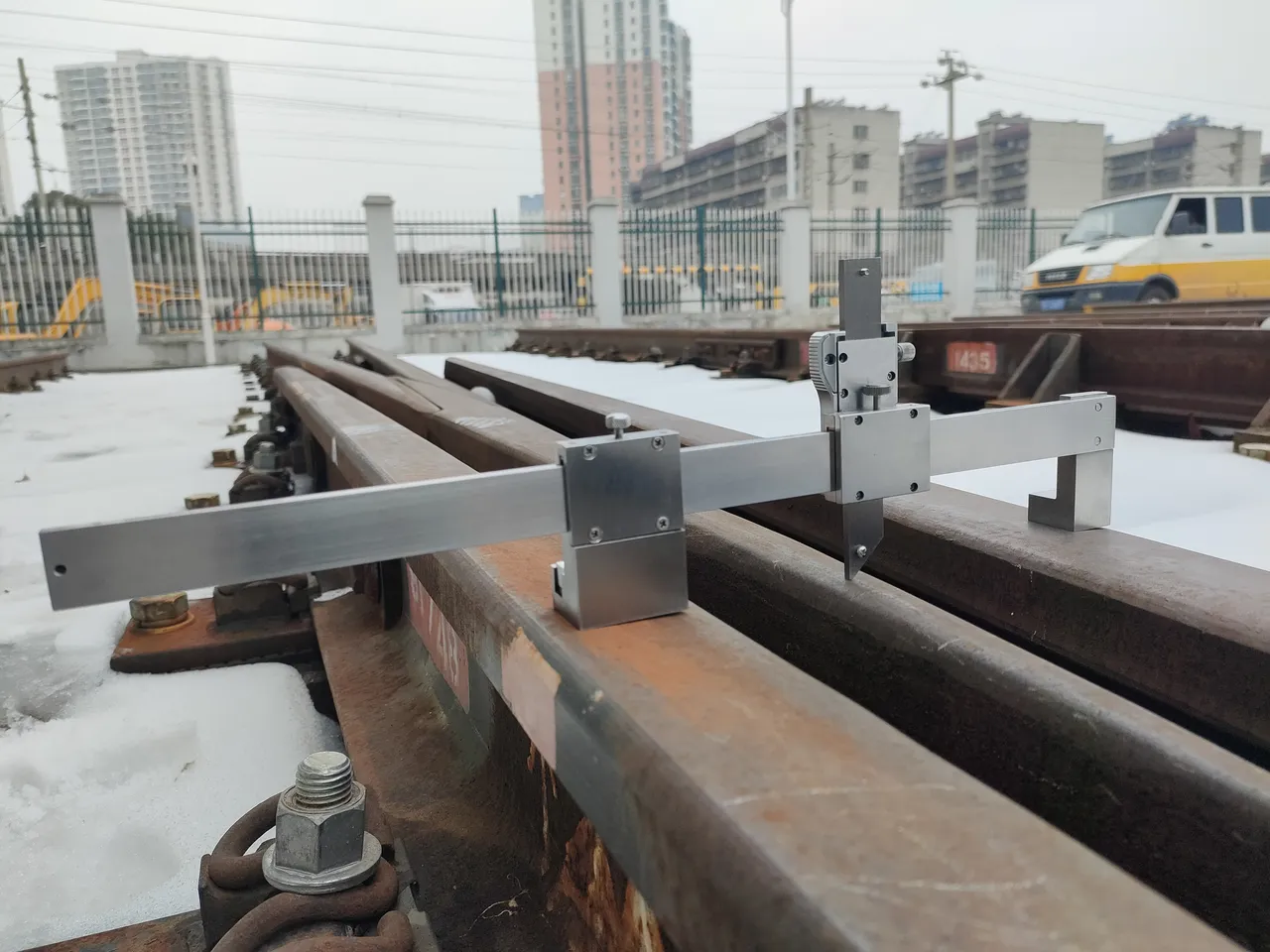 铁路辙叉结构高度测量器 图3