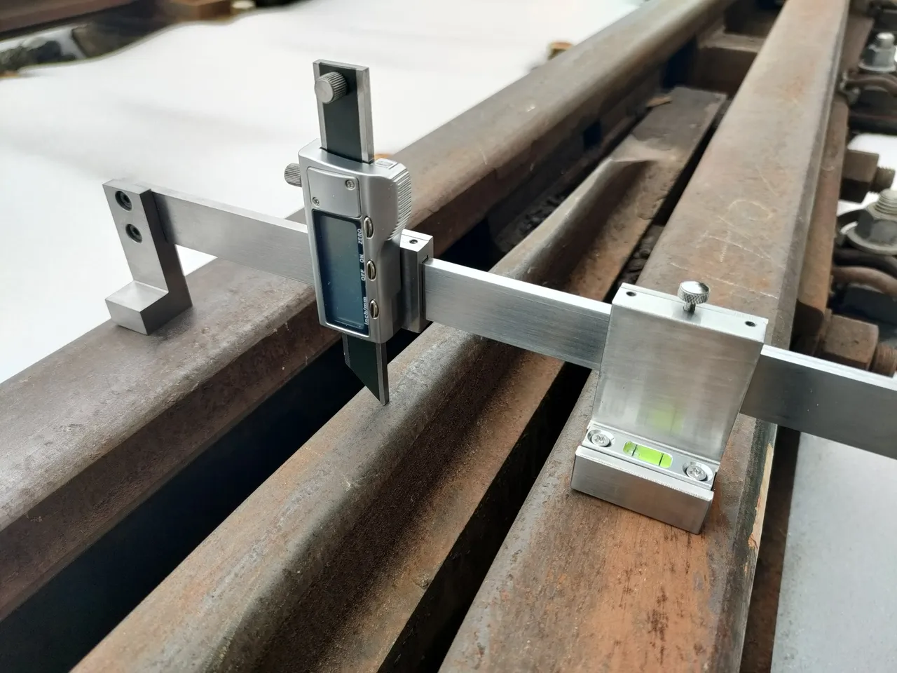 铁路辙叉结构高度测量器 图4